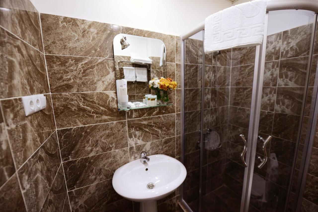 Accent Hotel Тбилиси Екстериор снимка