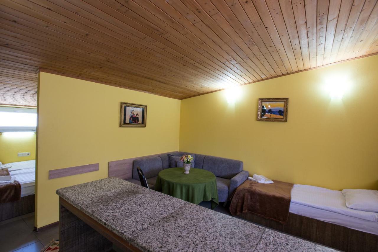Accent Hotel Тбилиси Екстериор снимка
