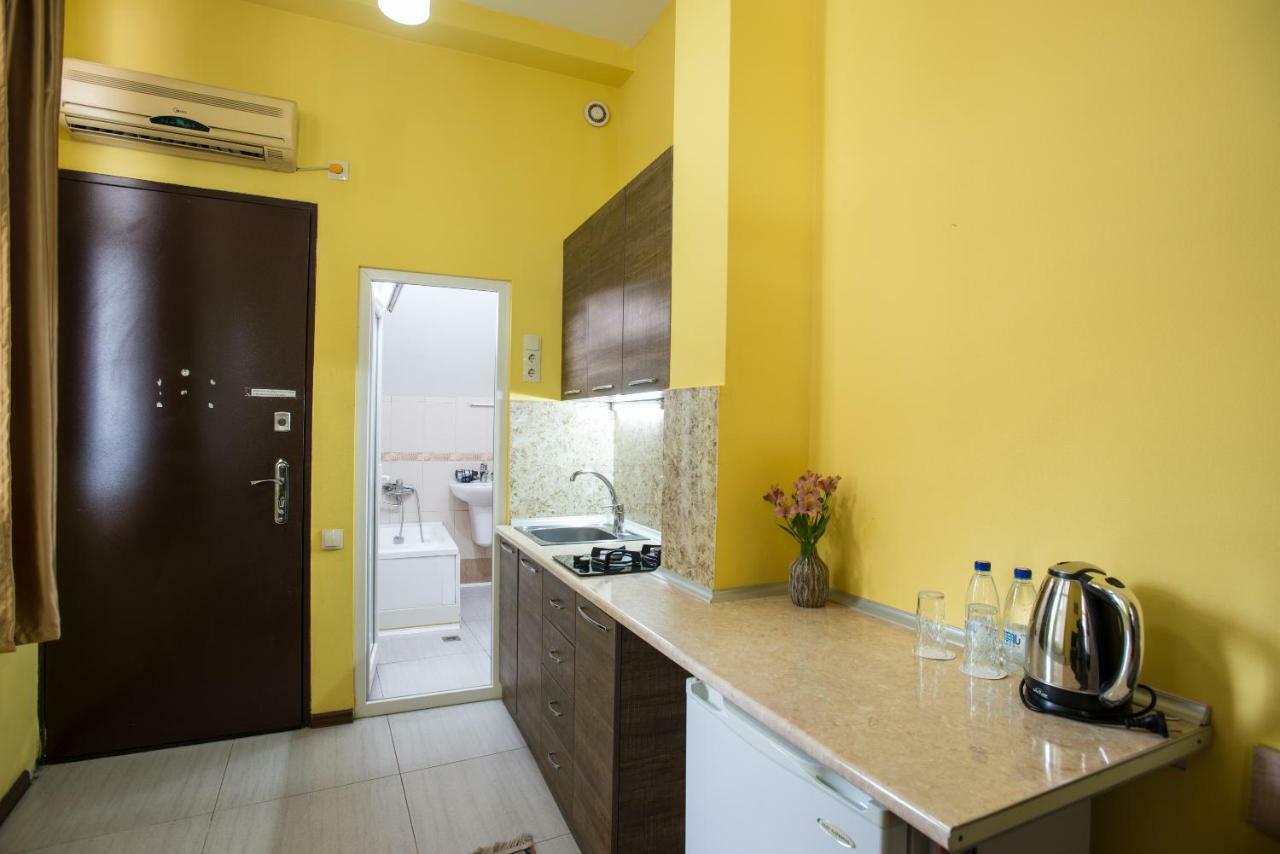 Accent Hotel Тбилиси Екстериор снимка