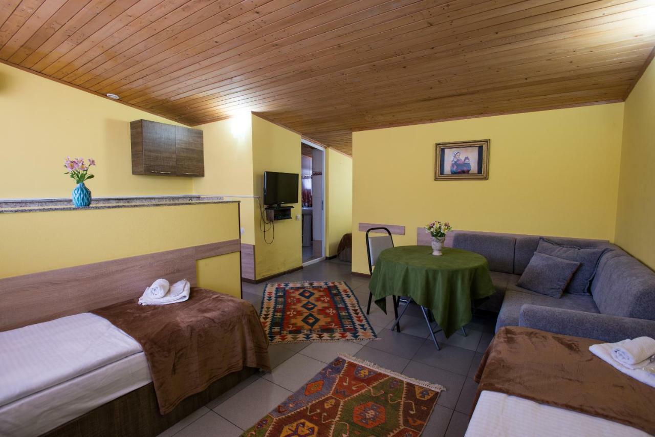 Accent Hotel Тбилиси Екстериор снимка