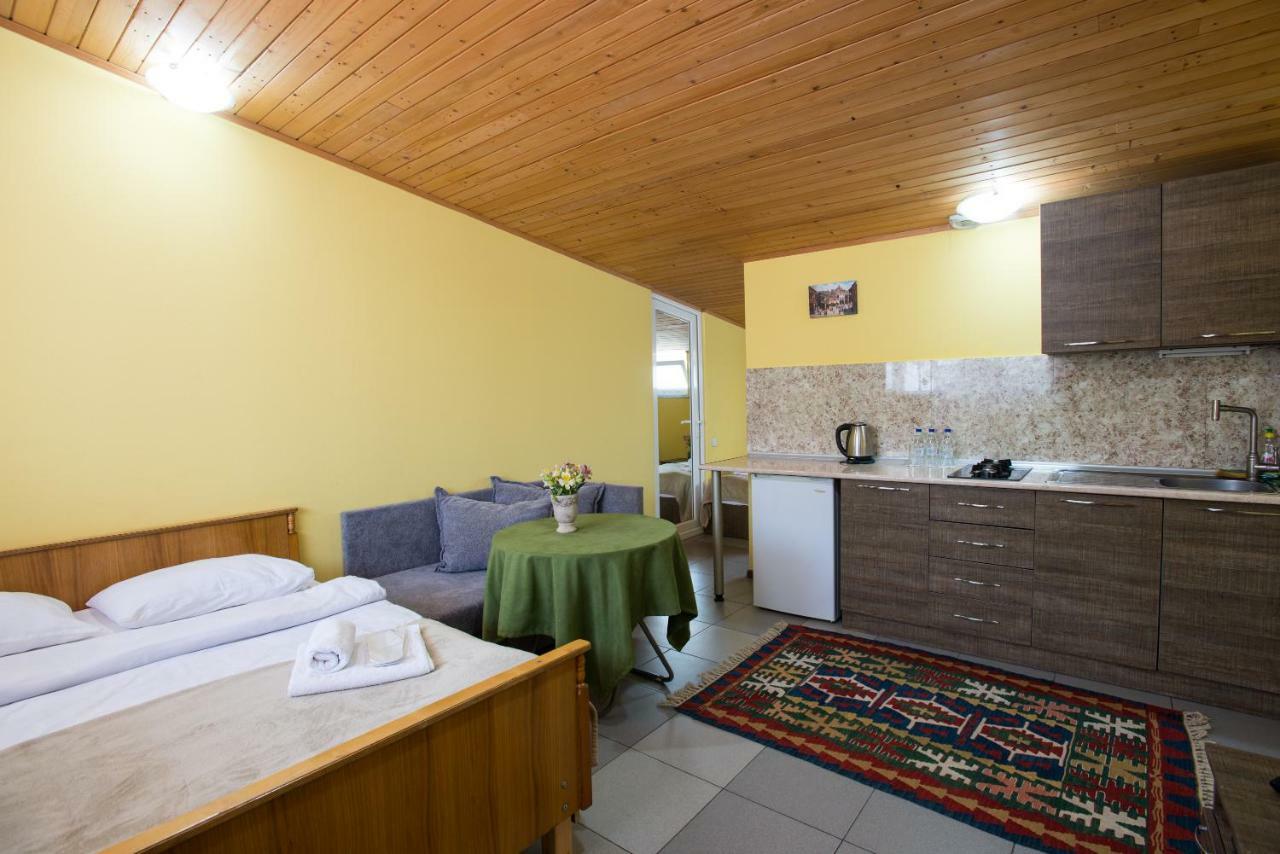 Accent Hotel Тбилиси Екстериор снимка