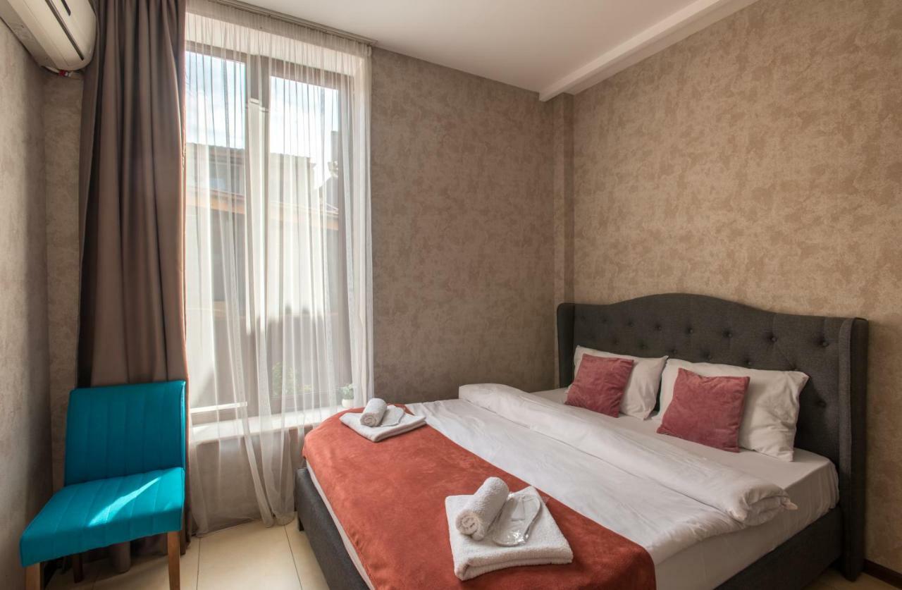 Accent Hotel Тбилиси Екстериор снимка