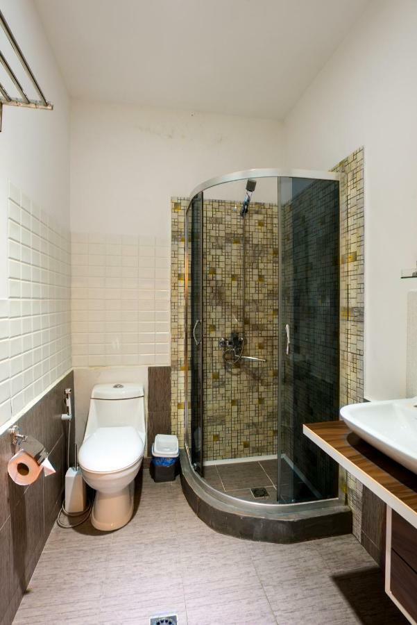 Accent Hotel Тбилиси Екстериор снимка