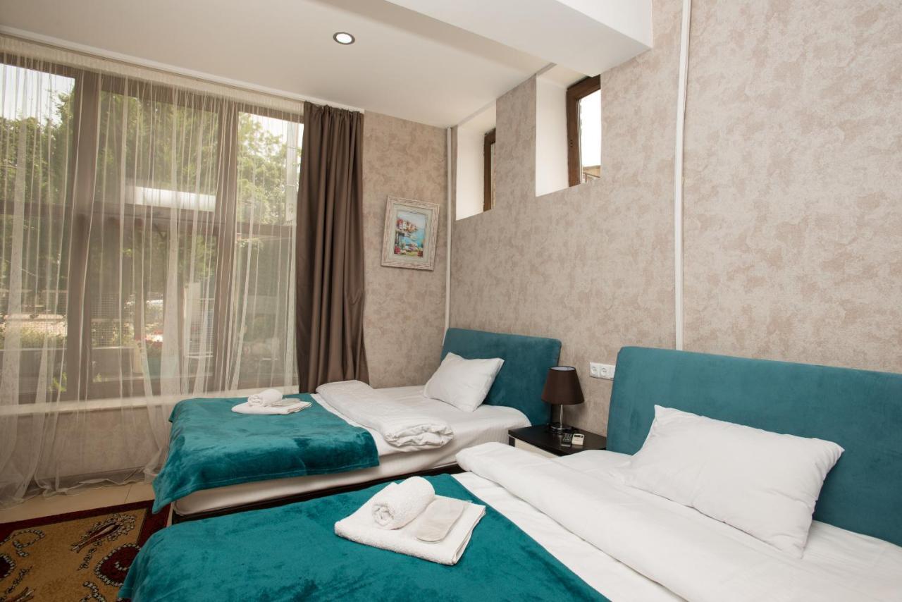 Accent Hotel Тбилиси Екстериор снимка