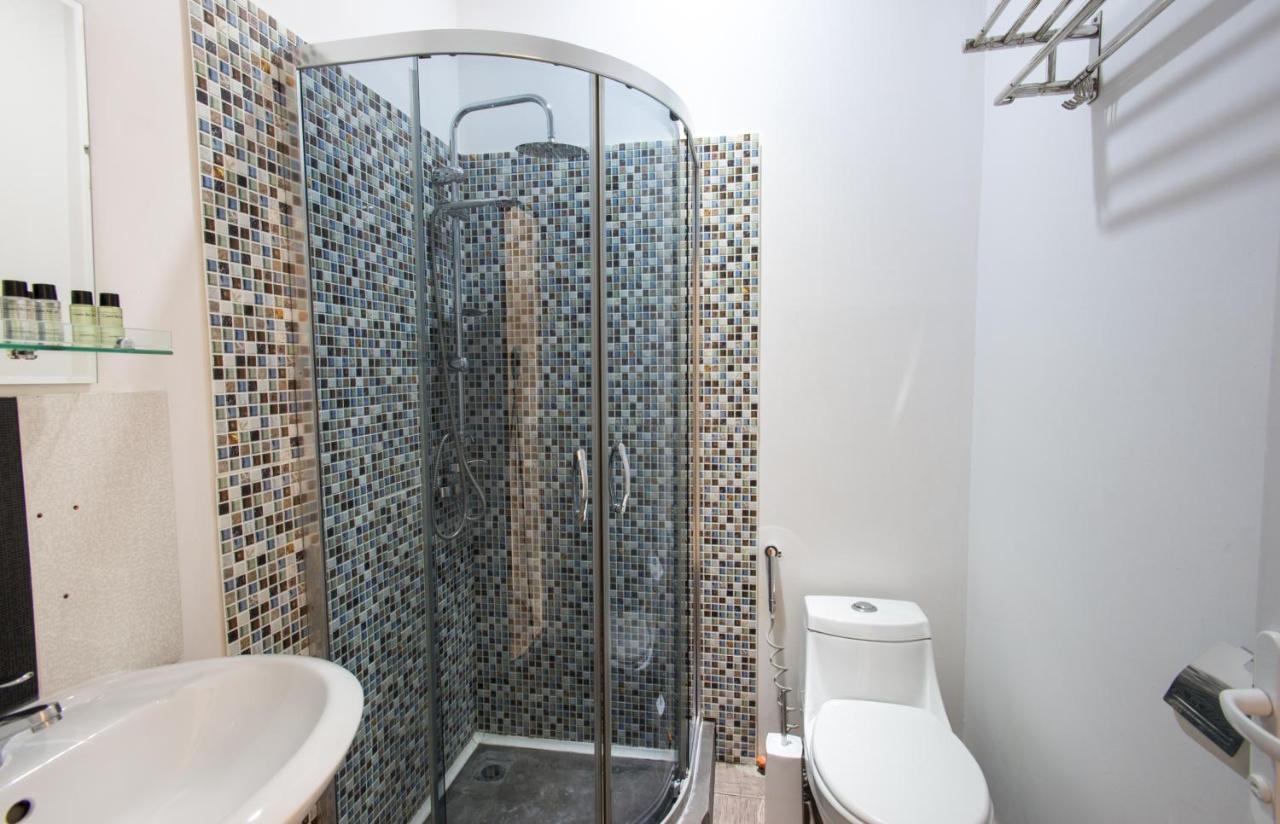 Accent Hotel Тбилиси Екстериор снимка