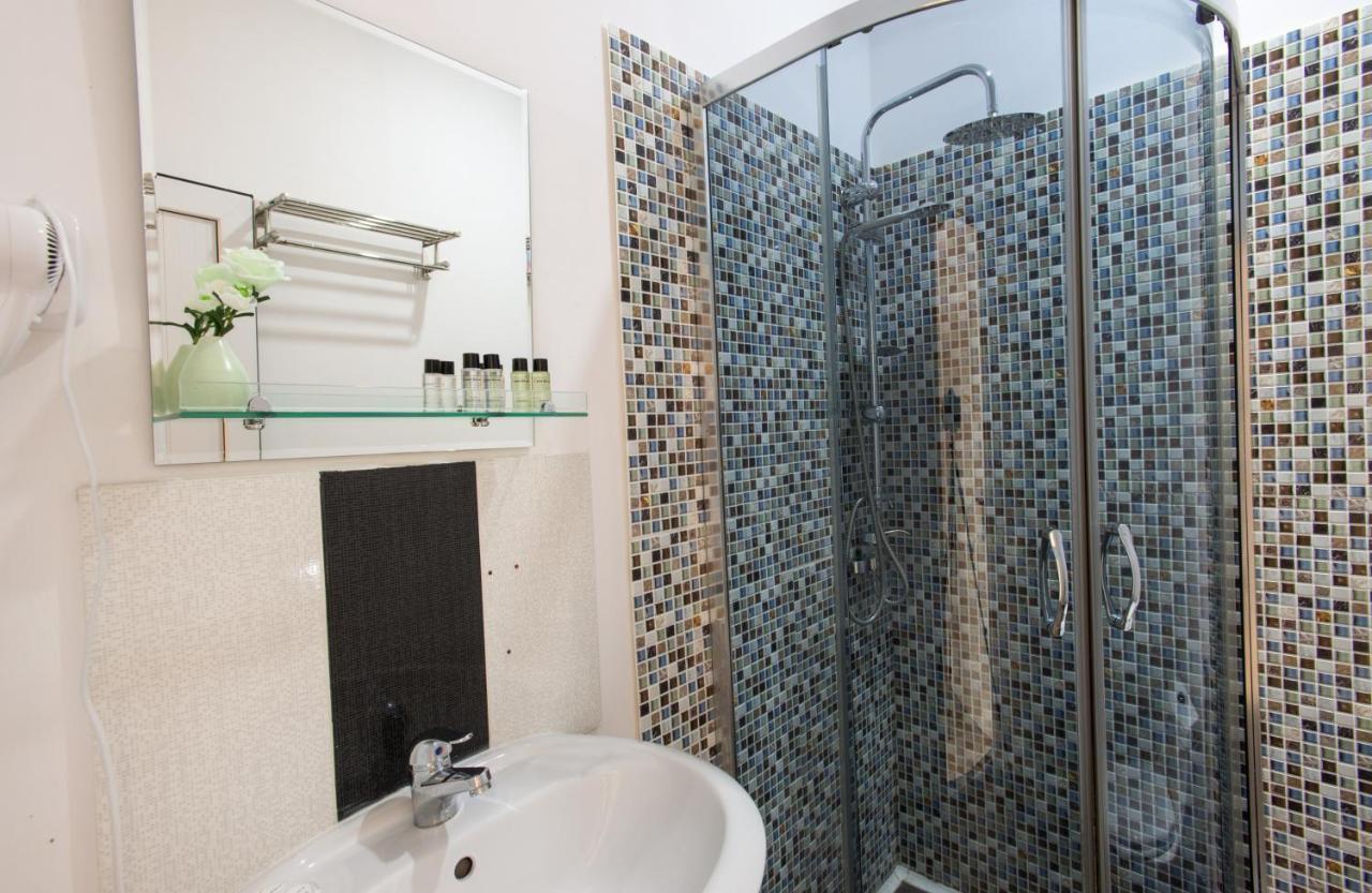 Accent Hotel Тбилиси Екстериор снимка