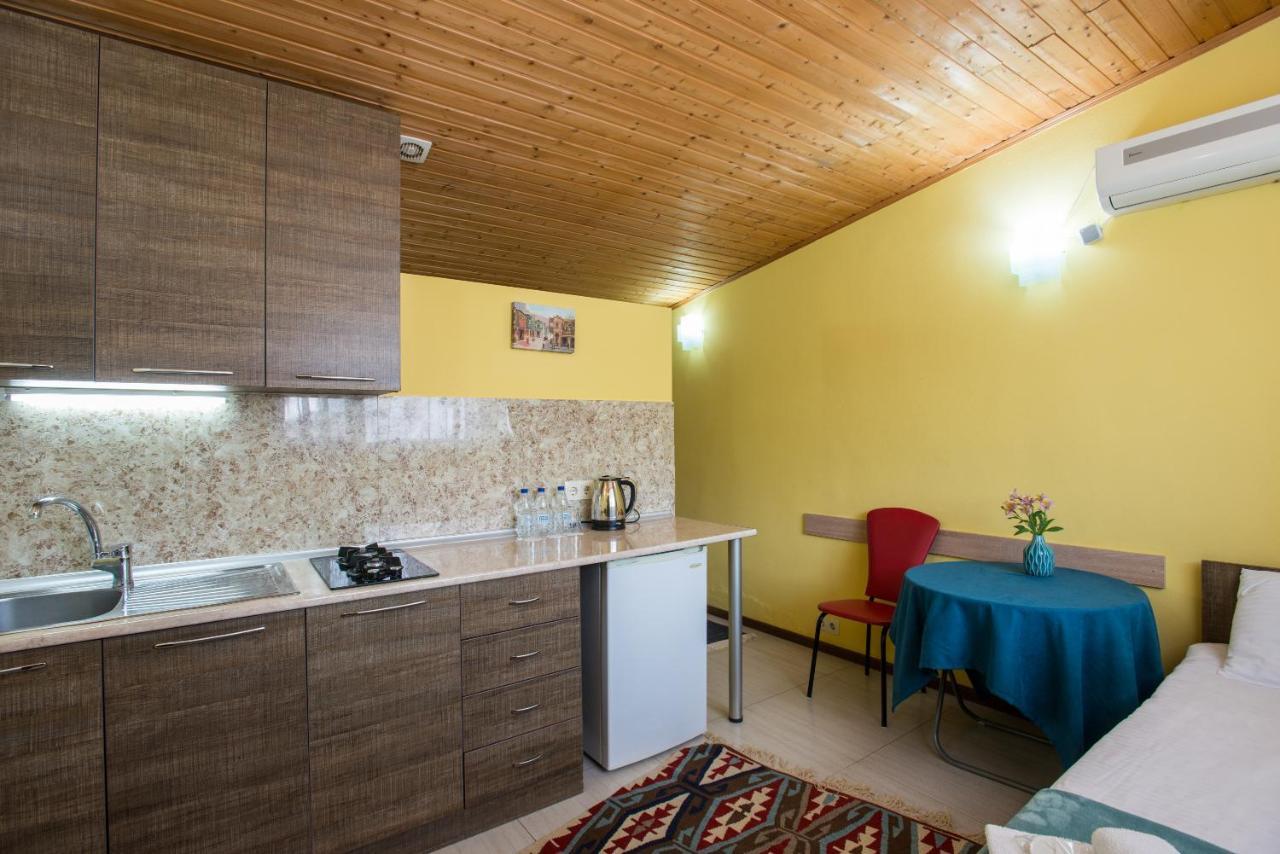 Accent Hotel Тбилиси Екстериор снимка